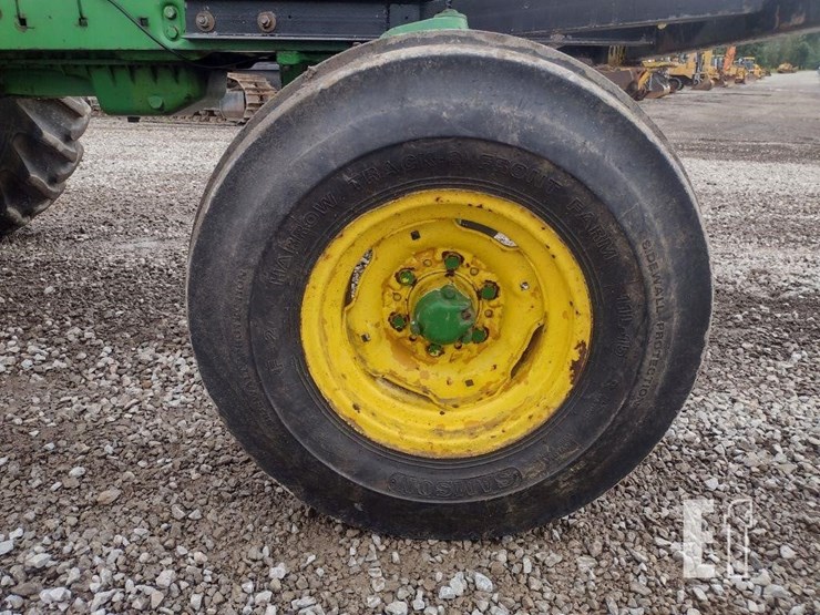 john-deere-2520-image-25