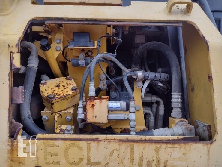 komatsu-d61ex-15e0-image-34