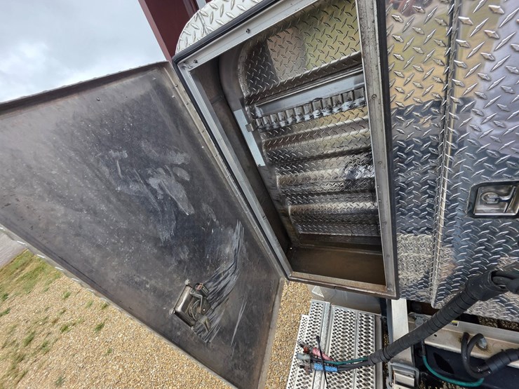 2018-peterbilt-389-image-91