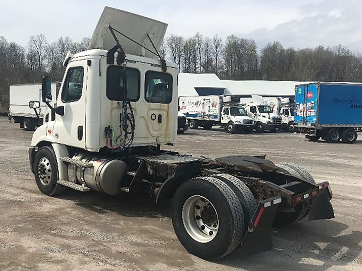 2018-freightliner-cascadia-113-image-1
