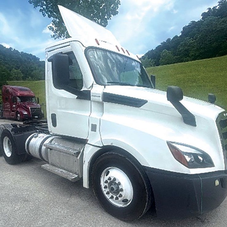 2020 FREIGHTLINER CASCADIA 126
