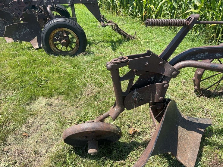 allis-chalmers-14”-two-bottom-pull-type-moldboard-plow-image-21
