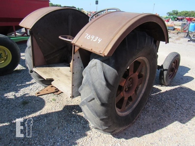 fordson-tractor-76934-image-9