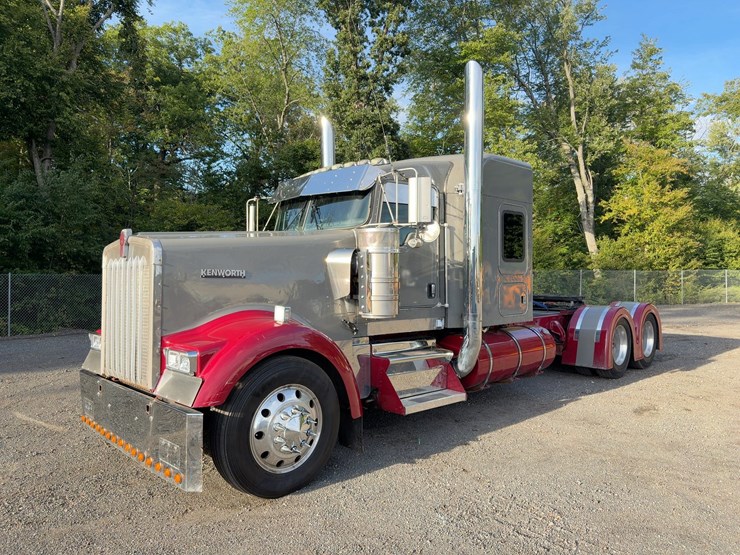 2002-kenworth-w900-image-1
