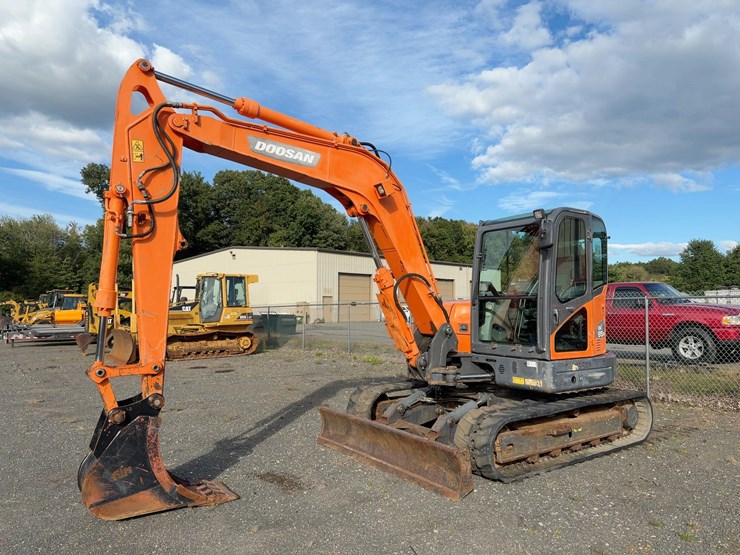 2019-doosan-dx85r-3-image-1
