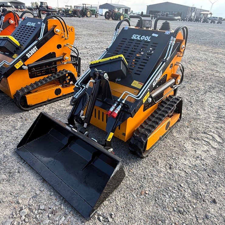 #82 • Sdlool SL360T Stand-On Skid Steer Loader 360TJ260826 INV#55115
