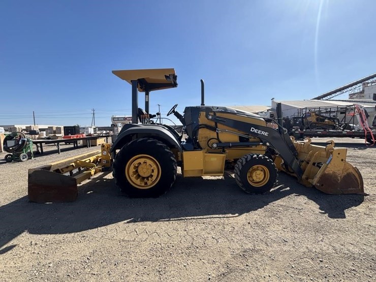 2021-deere-210l-image-7
