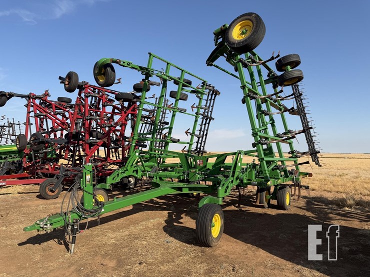 2023-john-deere-2430-image-2