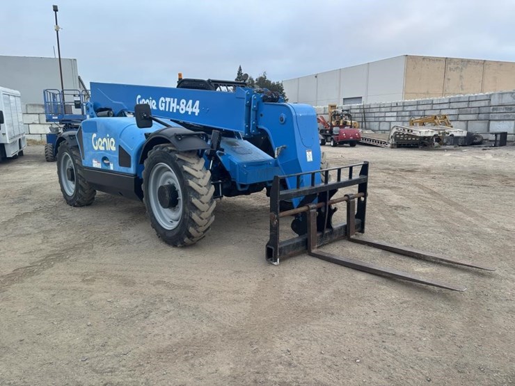 2020-genie-gth844-image-2