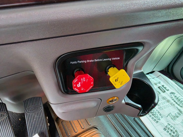 2018-peterbilt-389-image-70