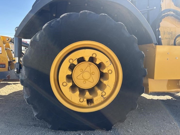 2021-deere-210l-image-29