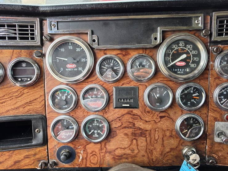 1996-peterbilt-379-image-66
