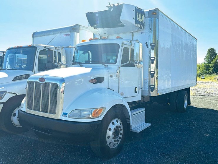 2017-peterbilt-337-image-1