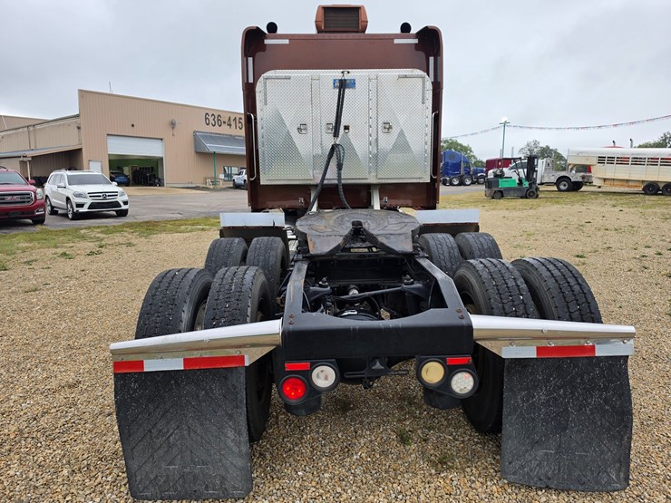 2018-peterbilt-389-image-86