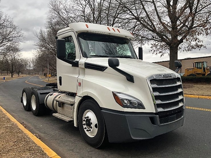 2019-freightliner-cascadia-126-image-1