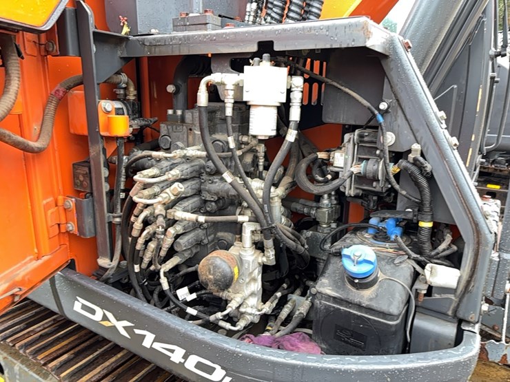 2017-doosan-dx140-lcr-image-13
