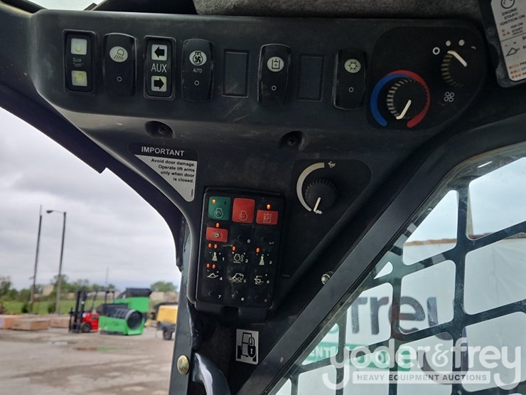 2021-deere-333g-image-10