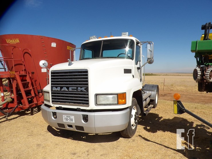 2003-mack-ch600-image-2