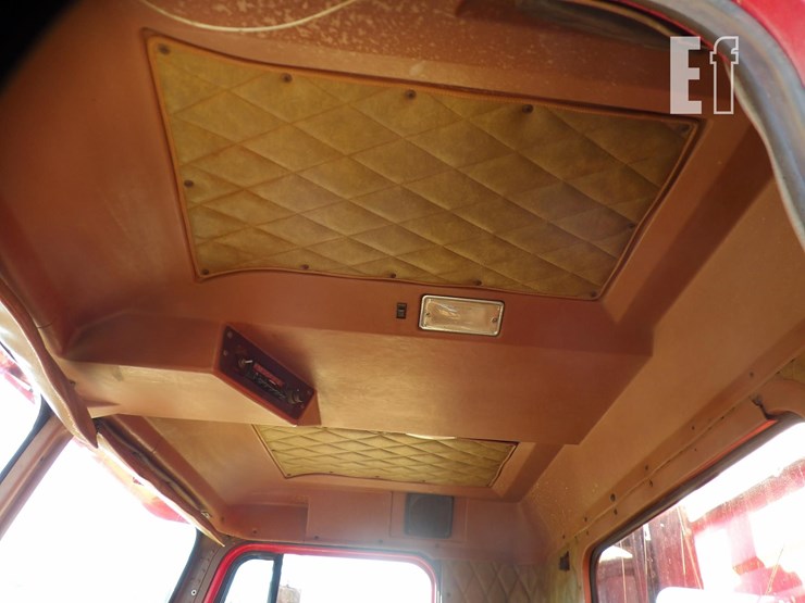 1984-freightliner-flc120-image-14