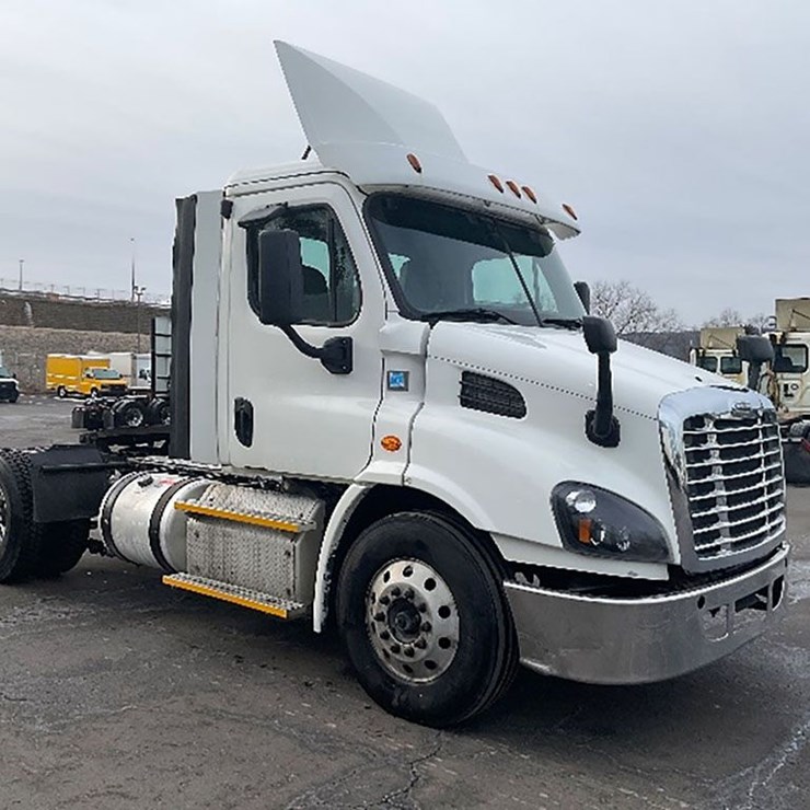 2017 FREIGHTLINER CASCADIA 113