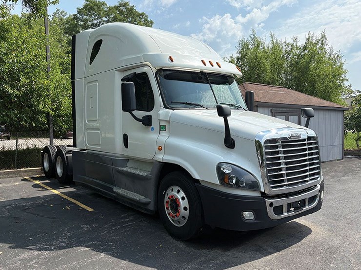 2018-freightliner-cascadia-125-image-1