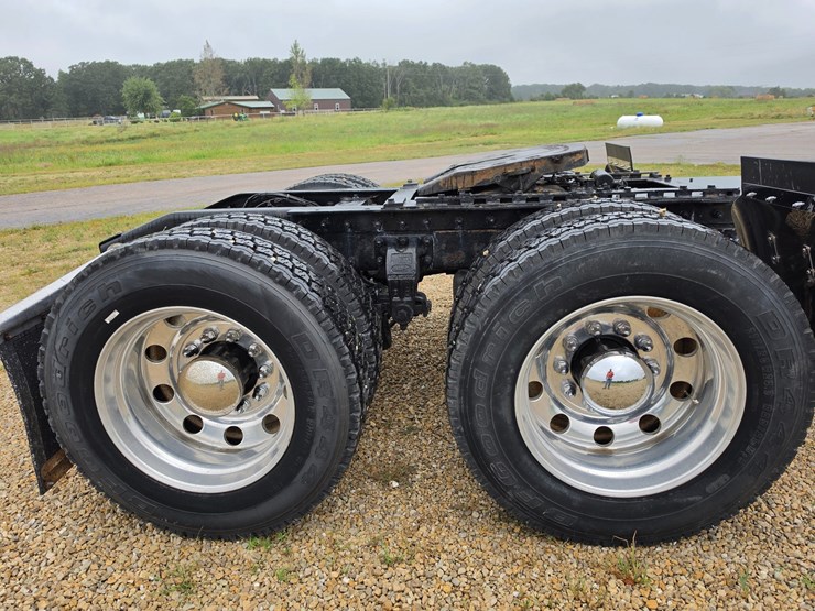 1996-peterbilt-379-image-113