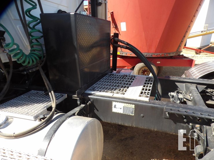 2003-mack-ch600-image-13
