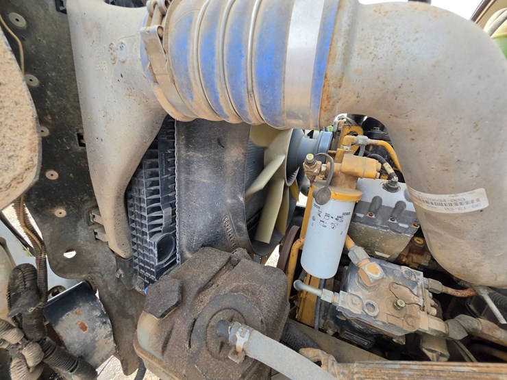 2007-freightliner-m2-106-image-56