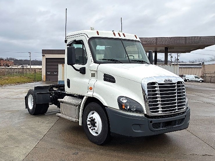 2018-freightliner-cascadia-113-image-1