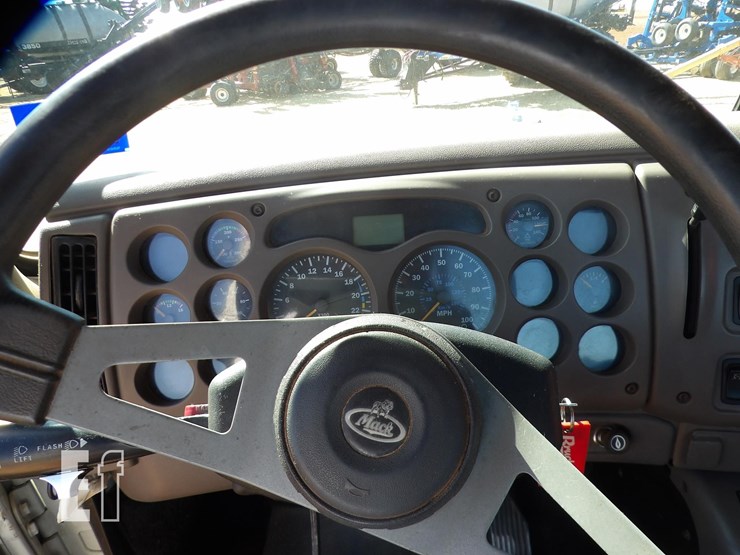 2003-mack-ch600-image-24