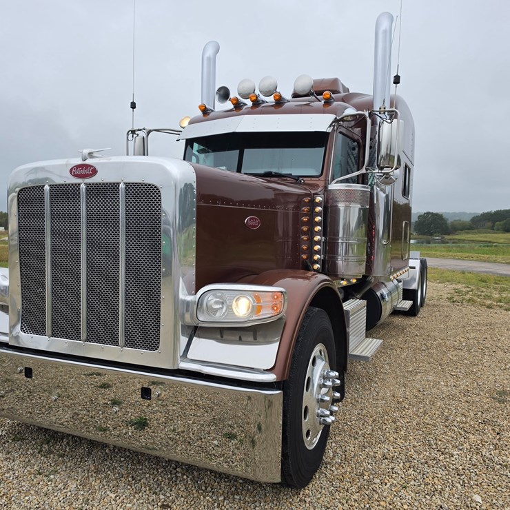2018 PETERBILT 389
