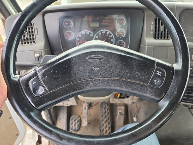 2004-sterling-l7500-image-88
