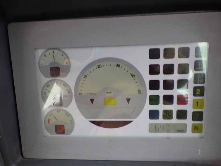 2014-deere-244j-image-32