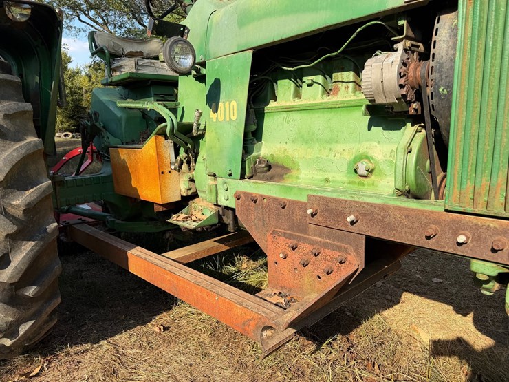john-deere-4010-image-32