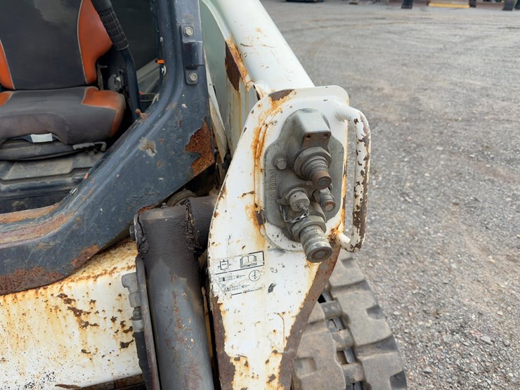 2014-bobcat-t650-image-10
