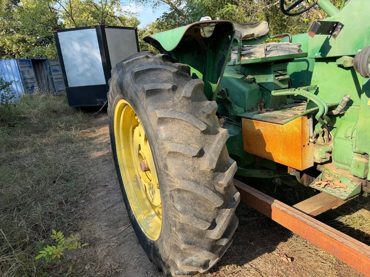 john-deere-4010-image-10