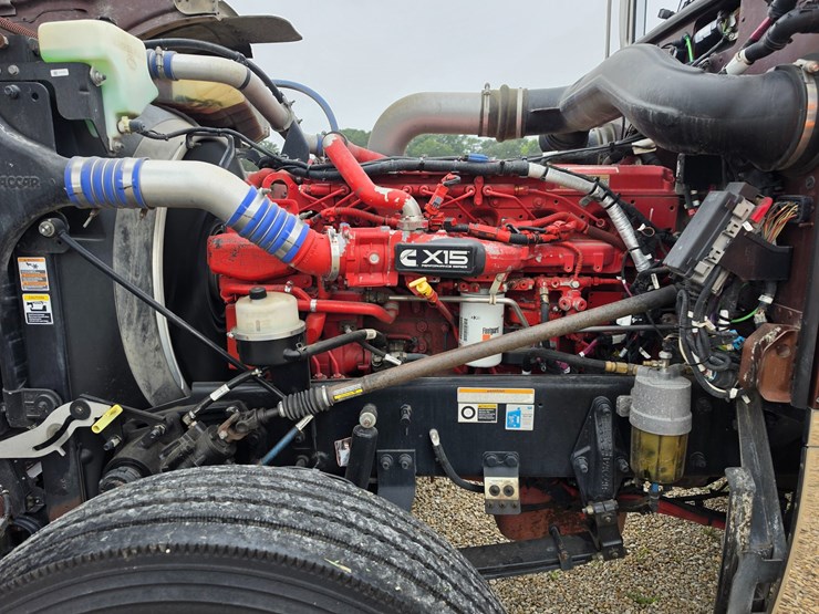 2018-peterbilt-389-image-31