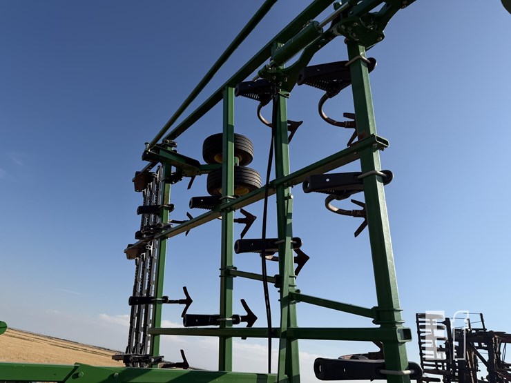 2023-john-deere-2430-image-31