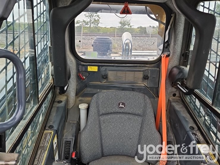 2021-deere-333g-image-9