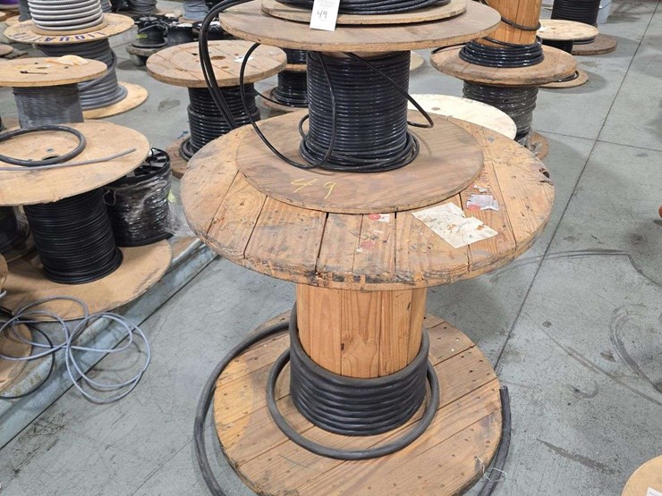 3-spools-of-wire,-nexans-c-ultrex-vn-600v-multi-conductor,-4-multi-core-electrical-power-cable-with-stranded-copper-wires-image-1