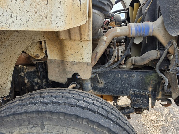 2007-freightliner-m2-106-image-63