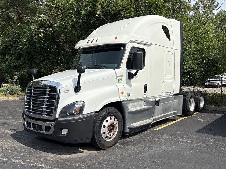 2018-freightliner-cascadia-125-image-2