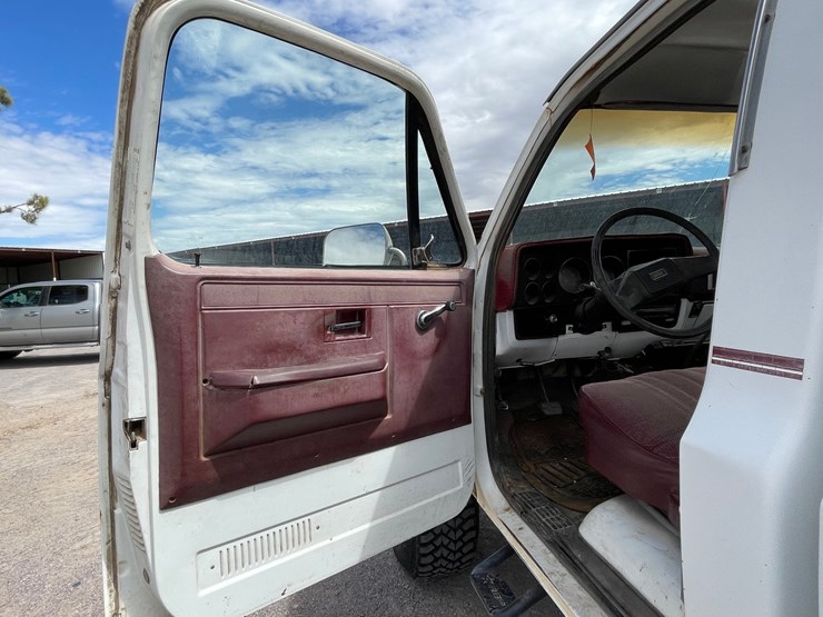 #1057-•-1986-chevrolet-ck10-(has-nm-title)-(on-site-in-las-cruces,-nm)-image-19