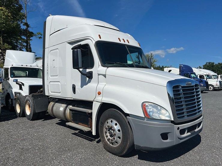 2018-freightliner-cascadia-125-image-1