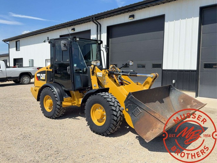 2016-caterpillar-906m-image-1