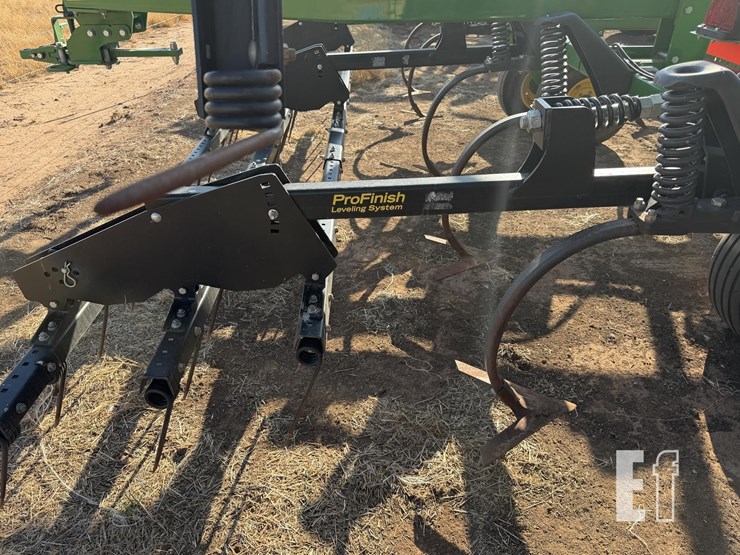 2023-john-deere-2430-image-14