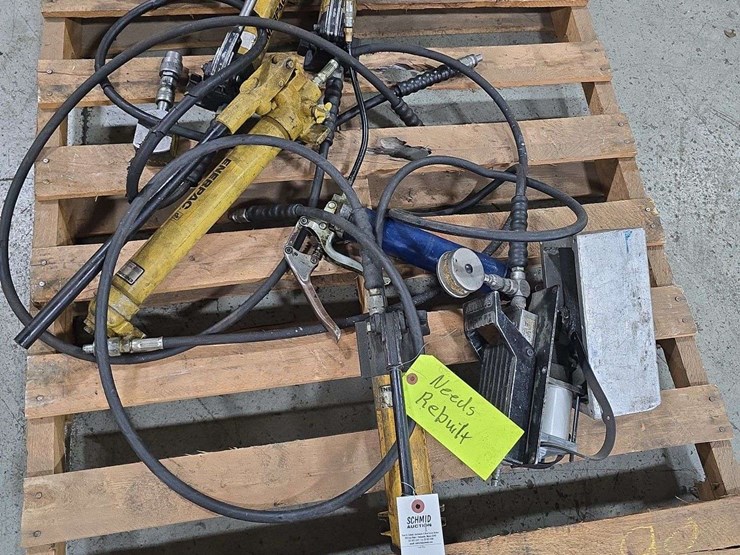 enerpac-porta-powers-and-grease-gun-image-1