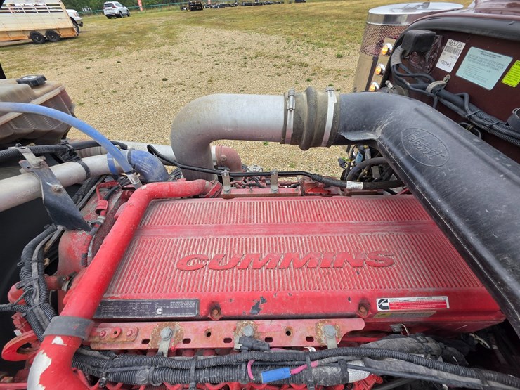 2018-peterbilt-389-image-37