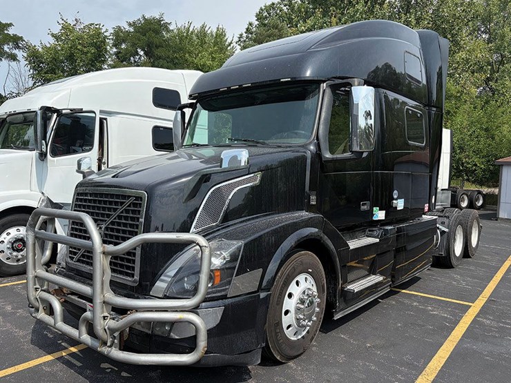 2018-volvo-vnl780-image-1