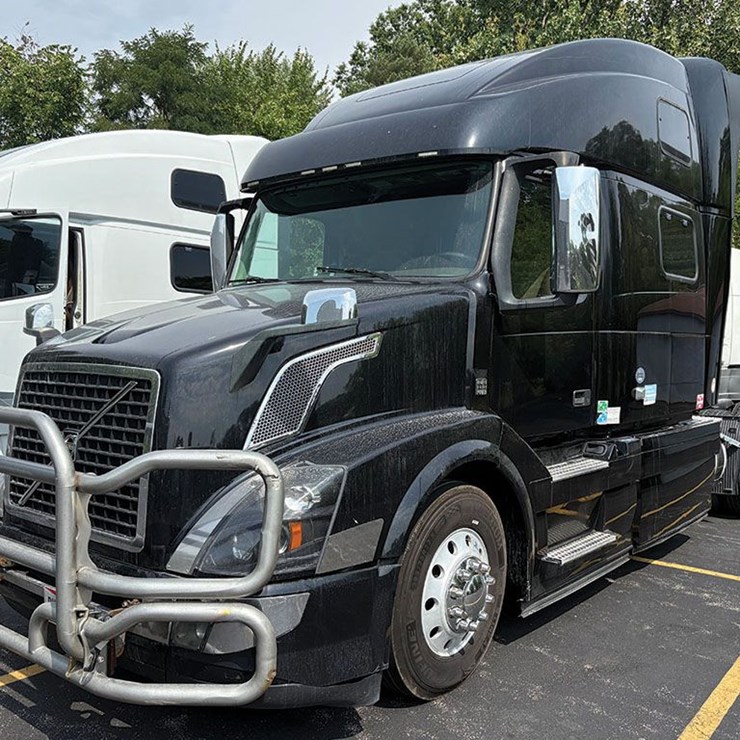 2018 VOLVO VNL780